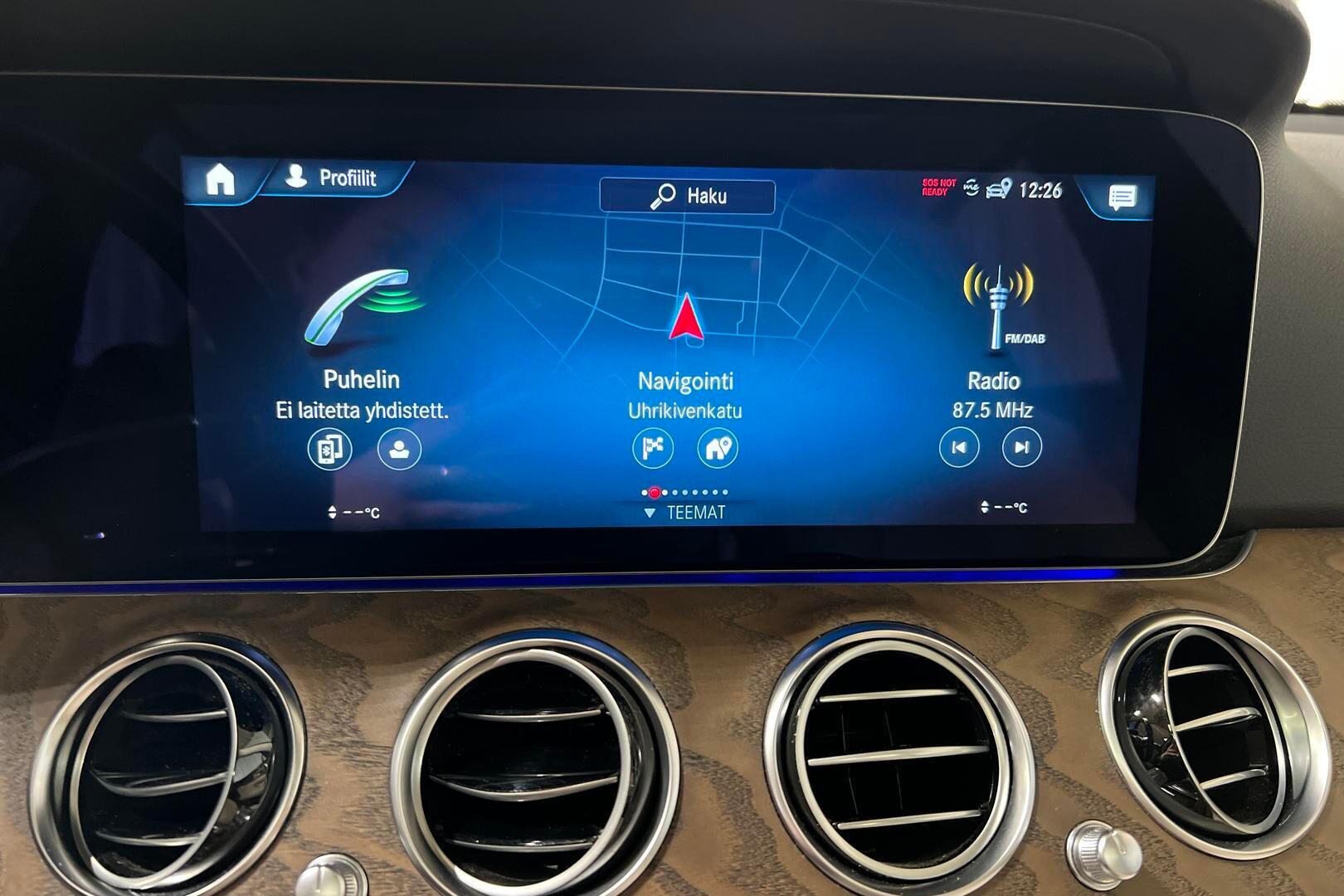 Mercedes-Benz E iso kuva 13