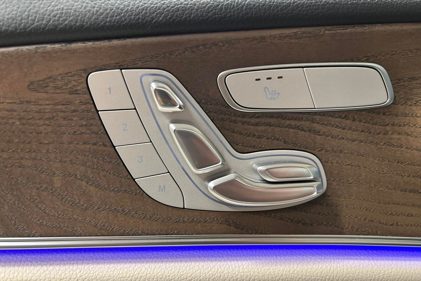 Mercedes-Benz E iso kuva 18