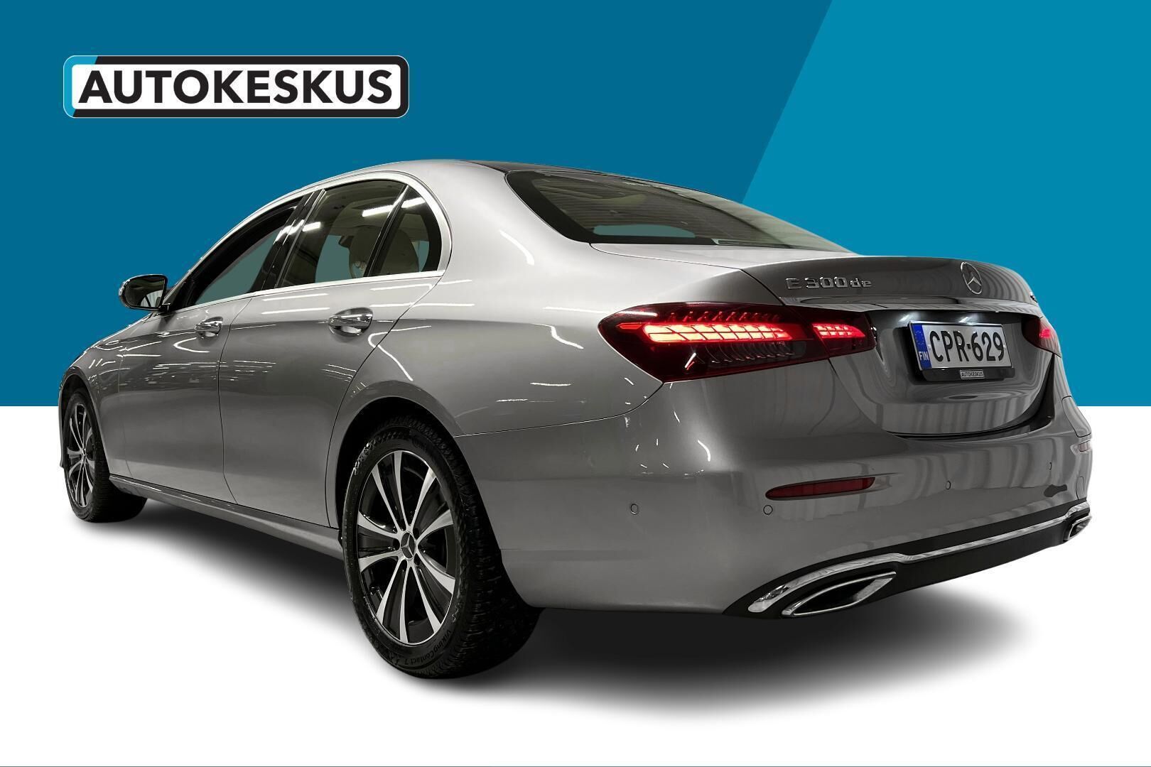 Mercedes-Benz E iso kuva 24