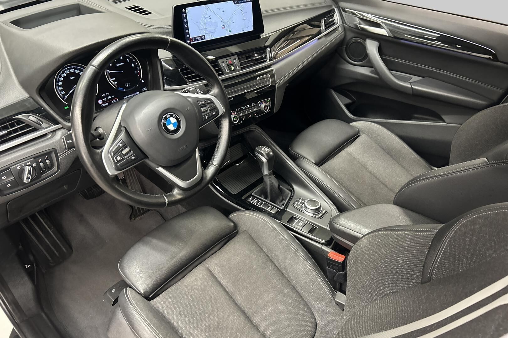 BMW X1 iso kuva 9
