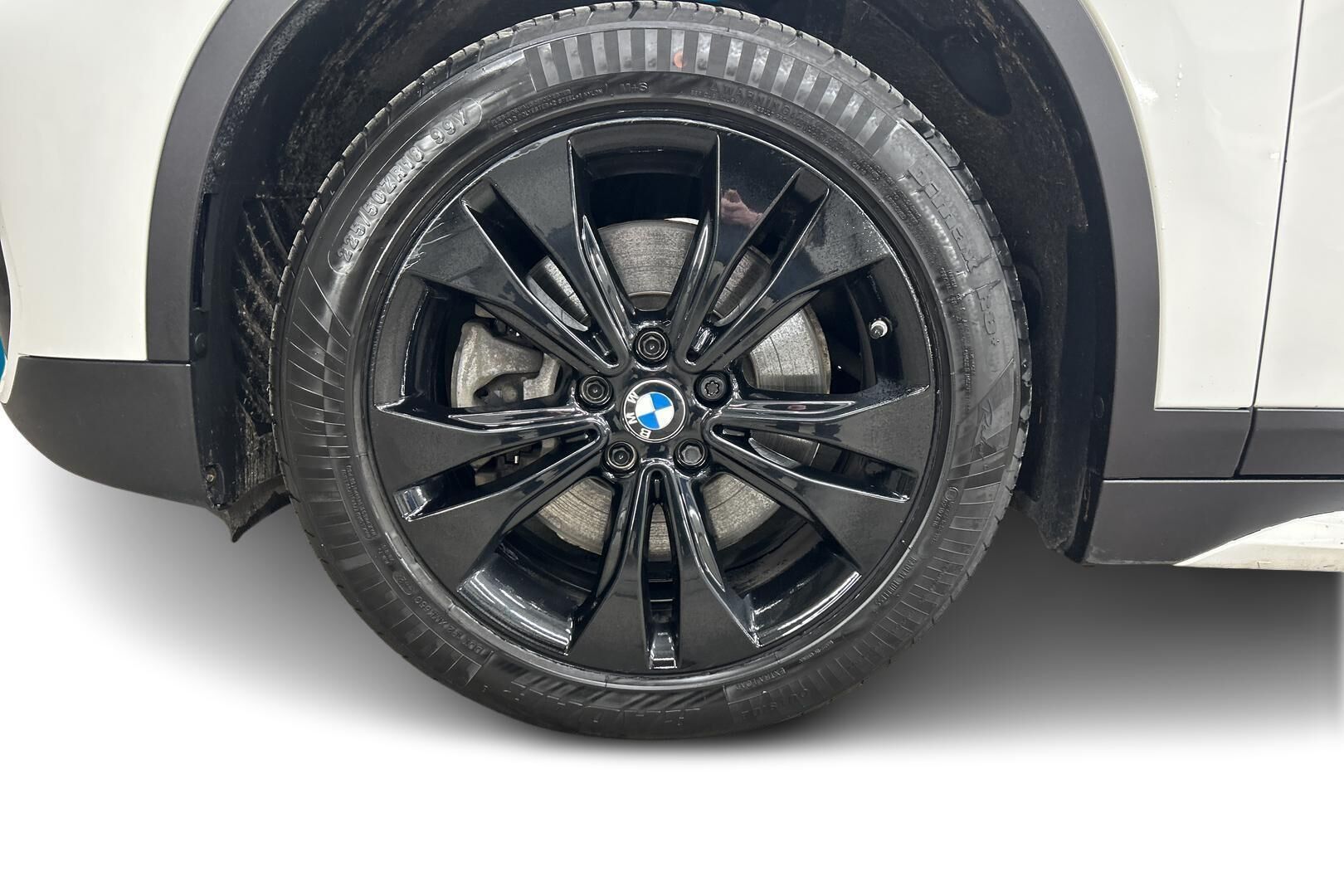 BMW X1 iso kuva 13