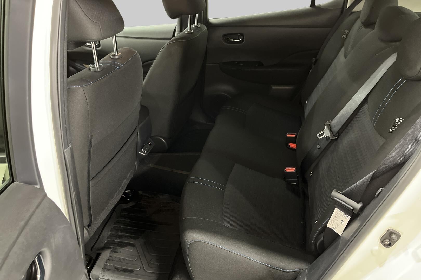 Nissan Leaf iso kuva 10