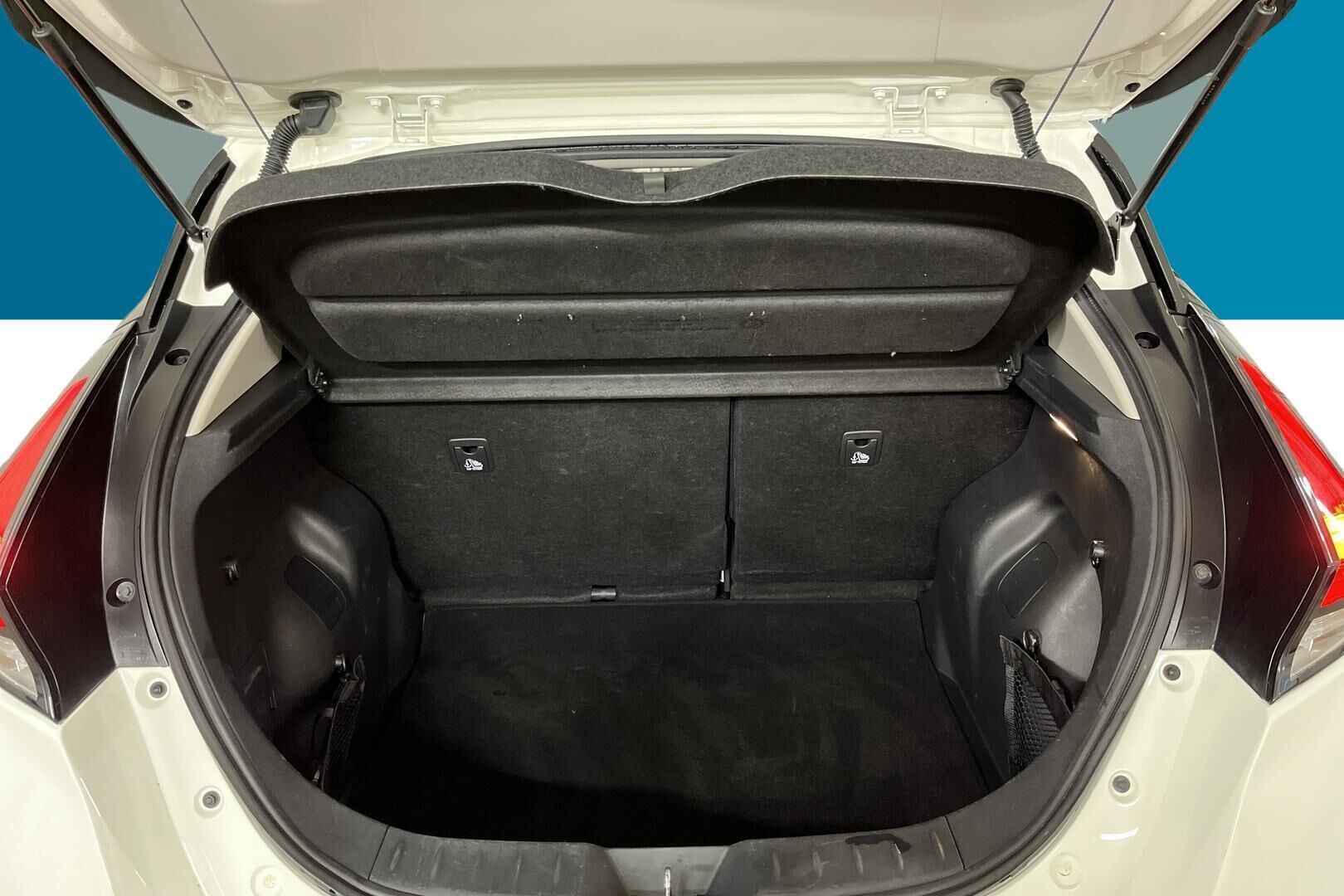 Nissan Leaf iso kuva 12