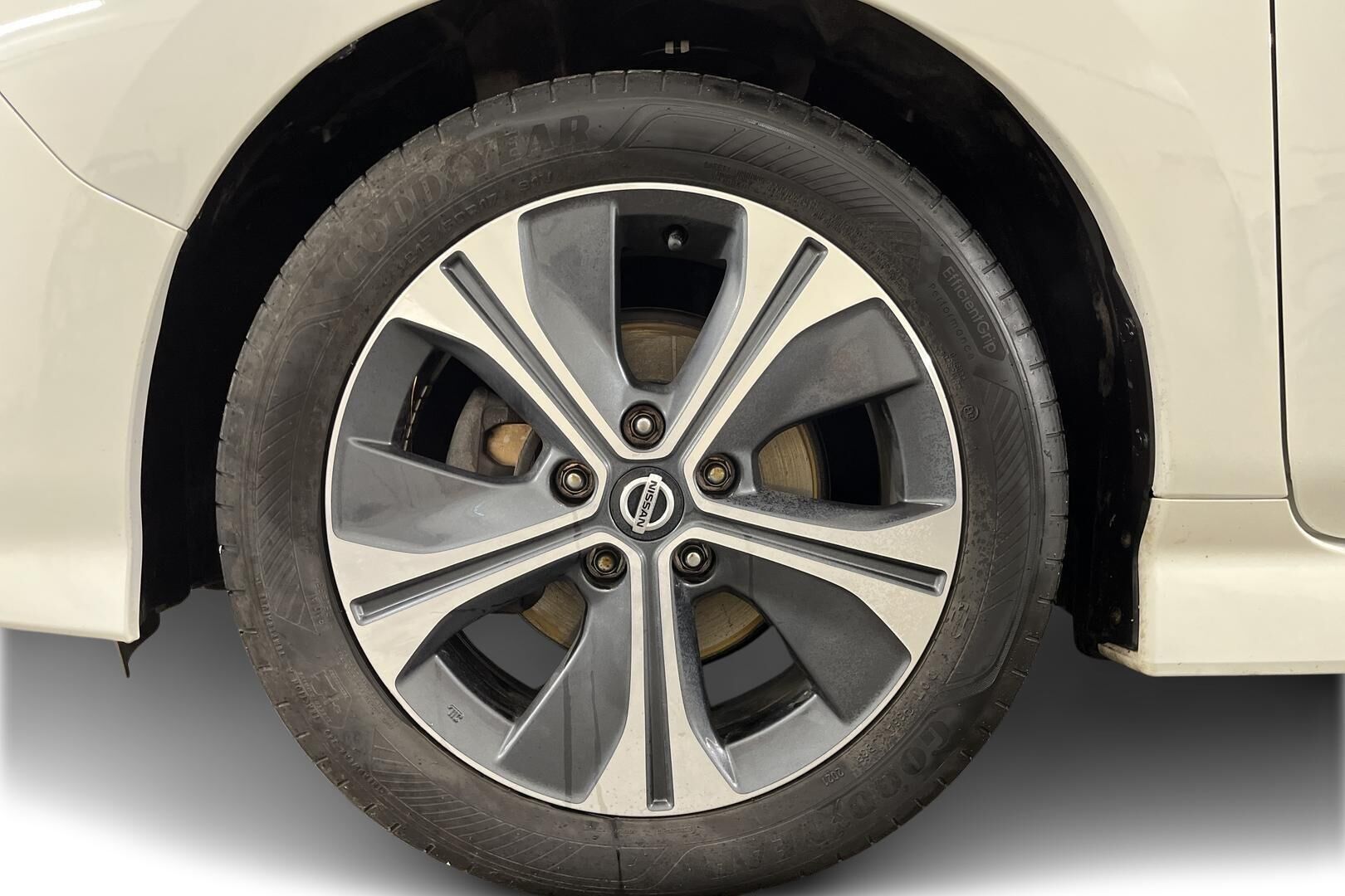 Nissan Leaf iso kuva 13