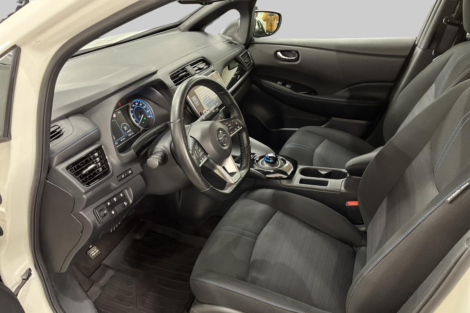 Nissan Leaf iso kuva 9