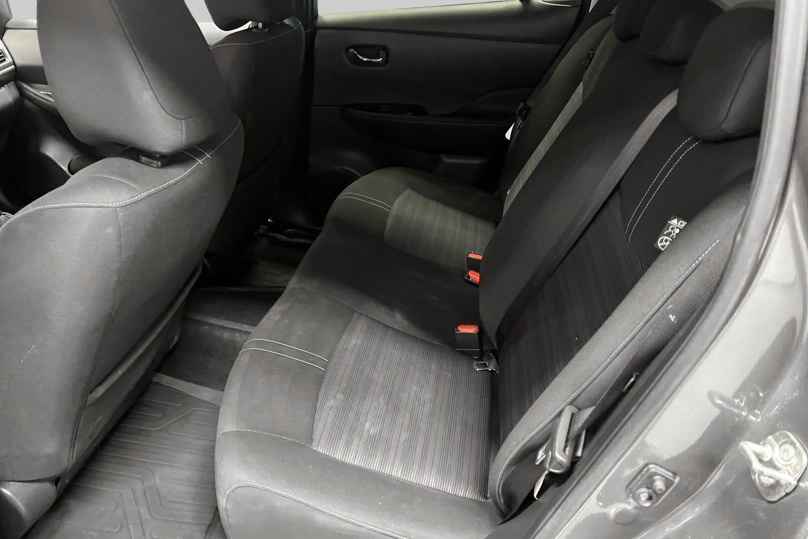 Nissan Leaf iso kuva 10