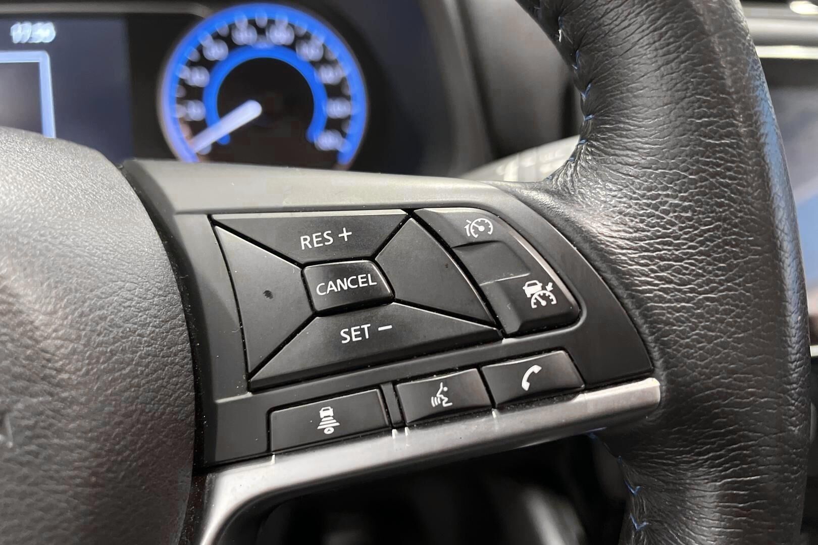 Nissan Leaf iso kuva 18