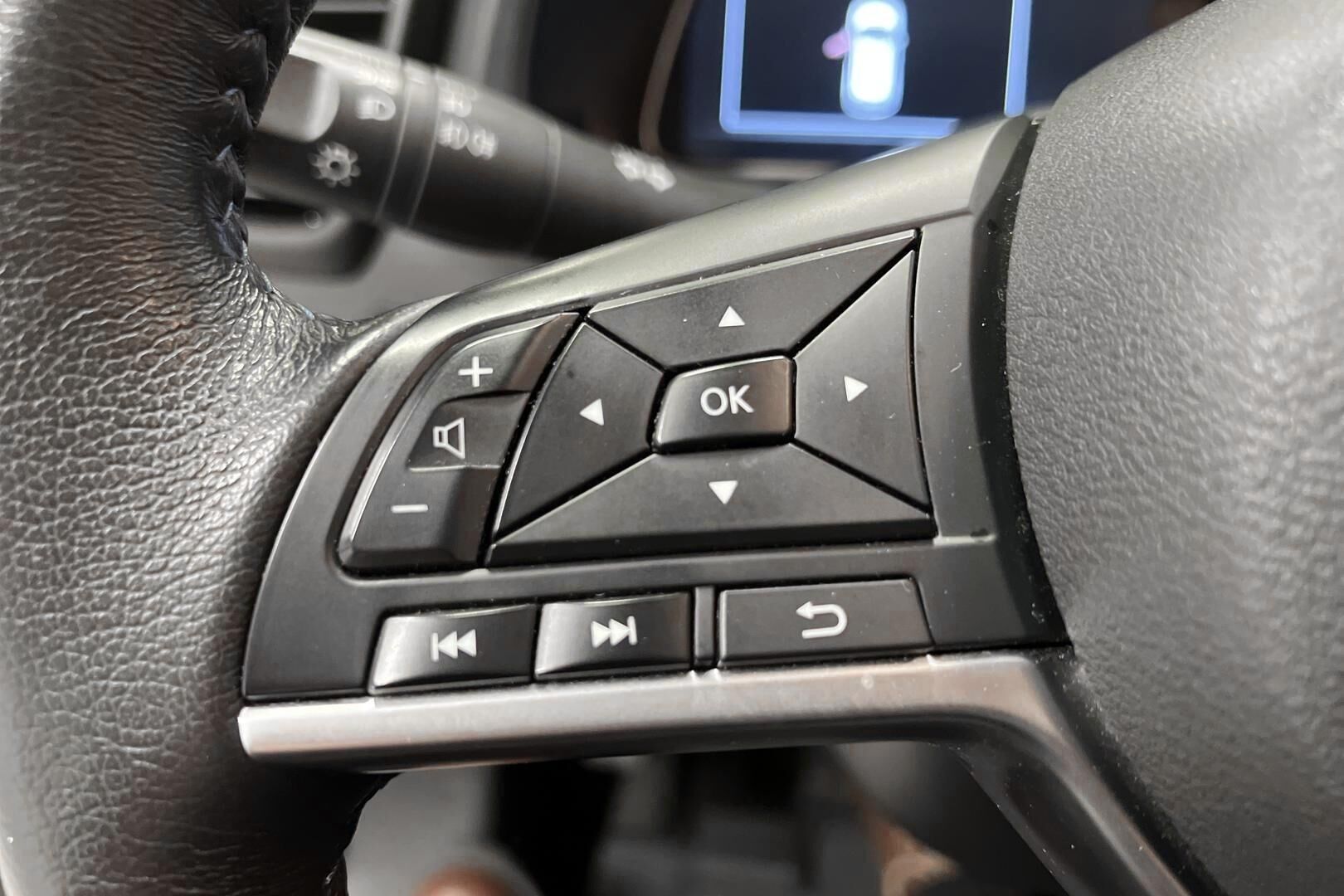 Nissan Leaf iso kuva 18