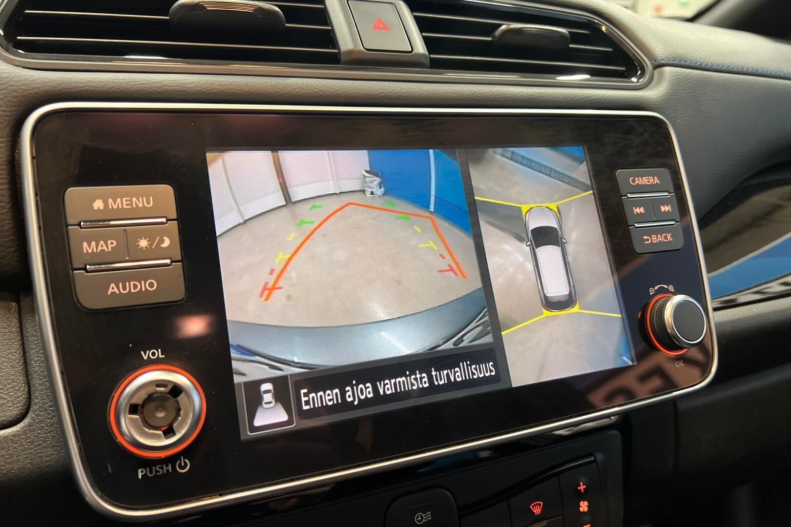 Nissan Leaf iso kuva 19