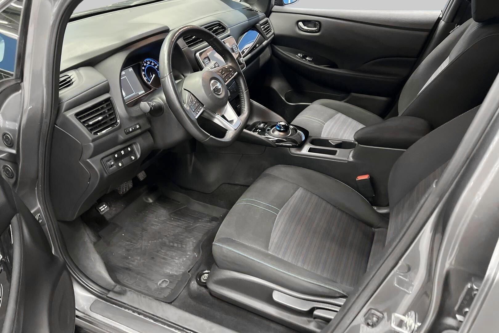 Nissan Leaf iso kuva 9