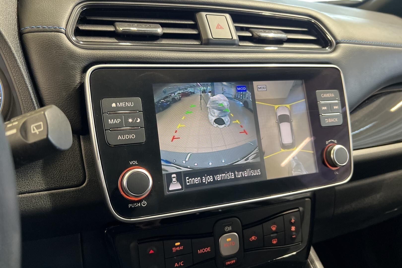 Nissan Leaf iso kuva 14