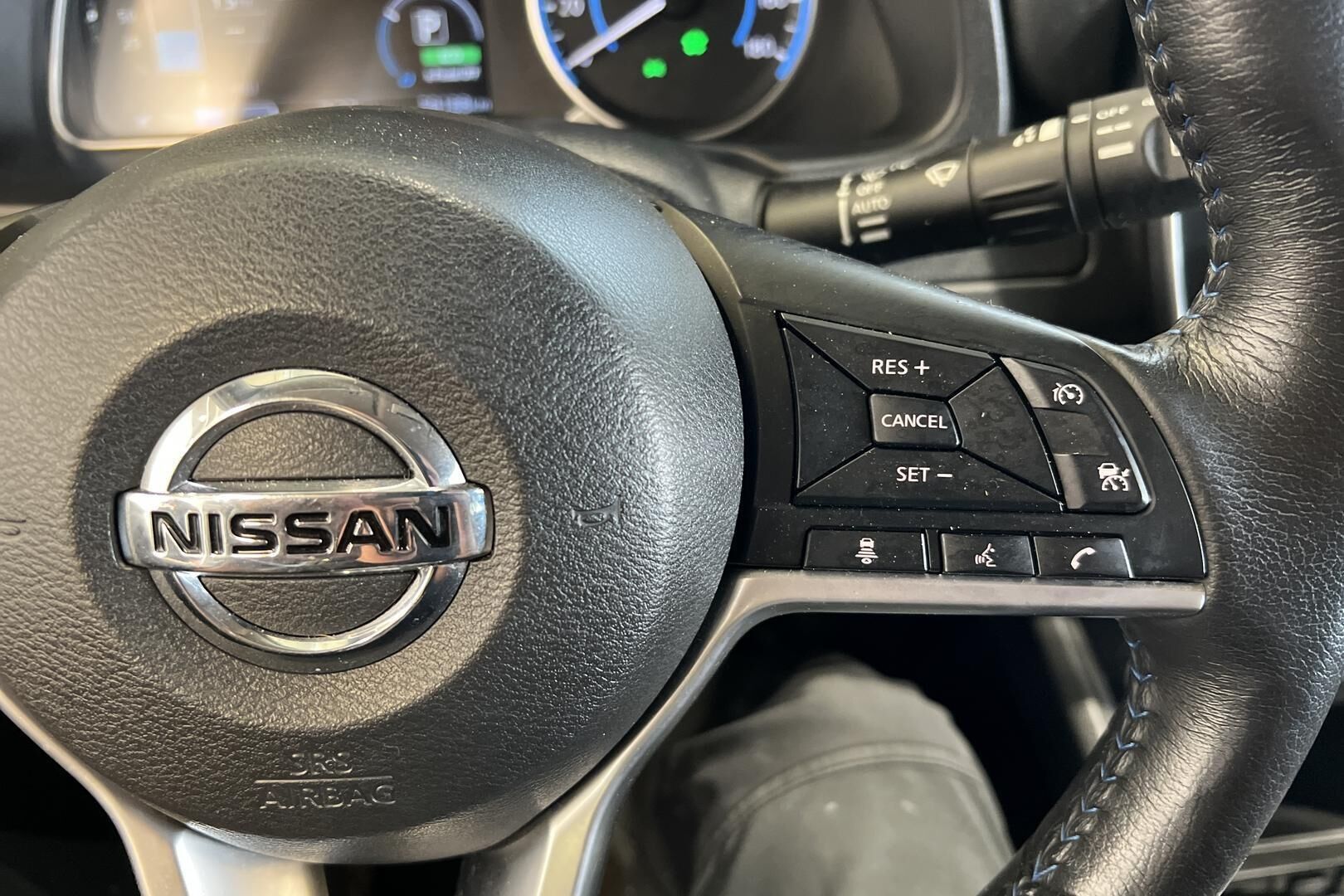 Nissan Leaf iso kuva 16