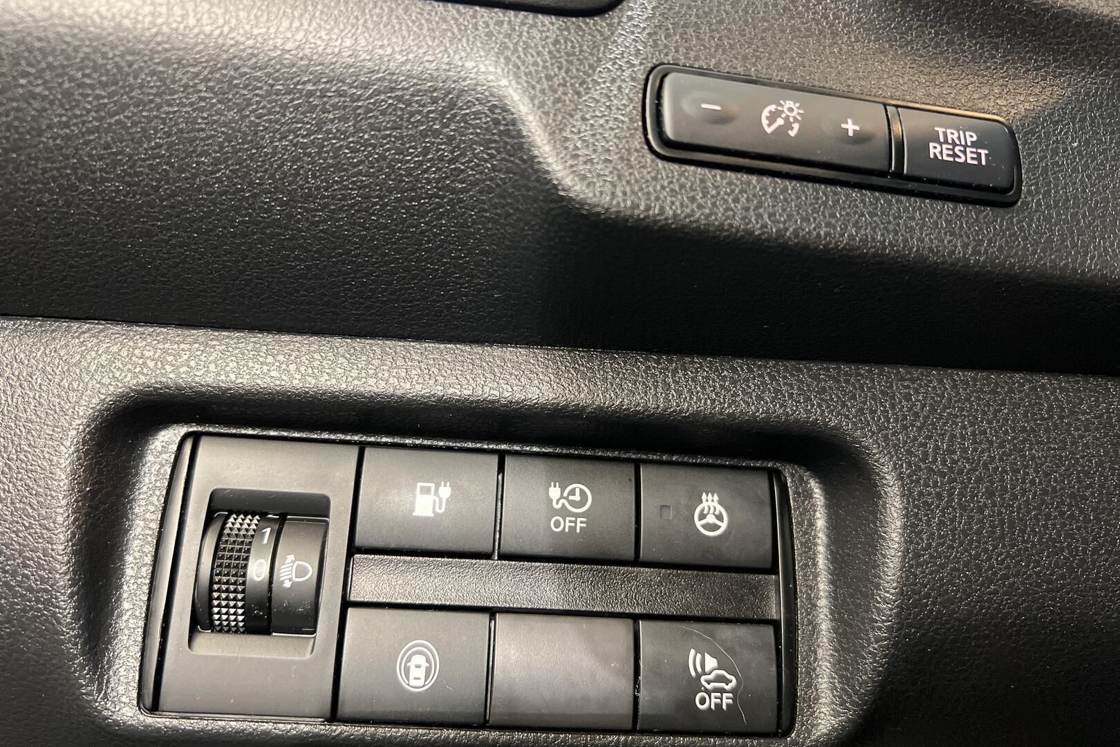 Nissan Leaf iso kuva 18