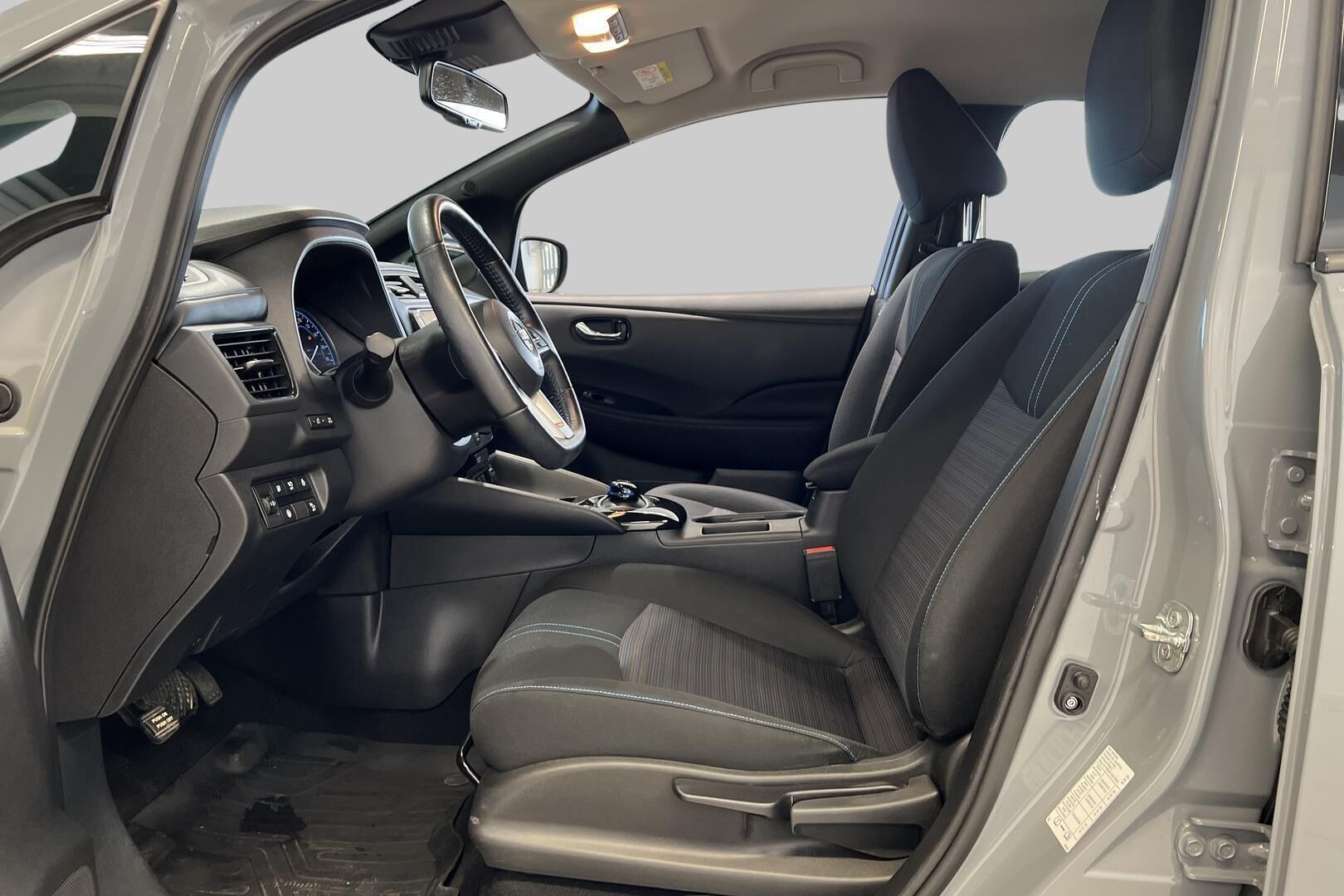 Nissan Leaf iso kuva 8