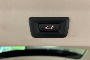 BMW iX3 esikatselu 11