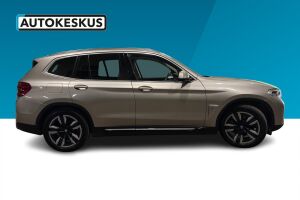BMW iX3 esikatselu 5