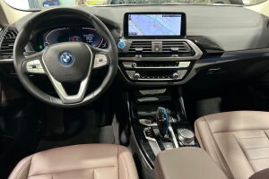 BMW iX3 esikatselu 6