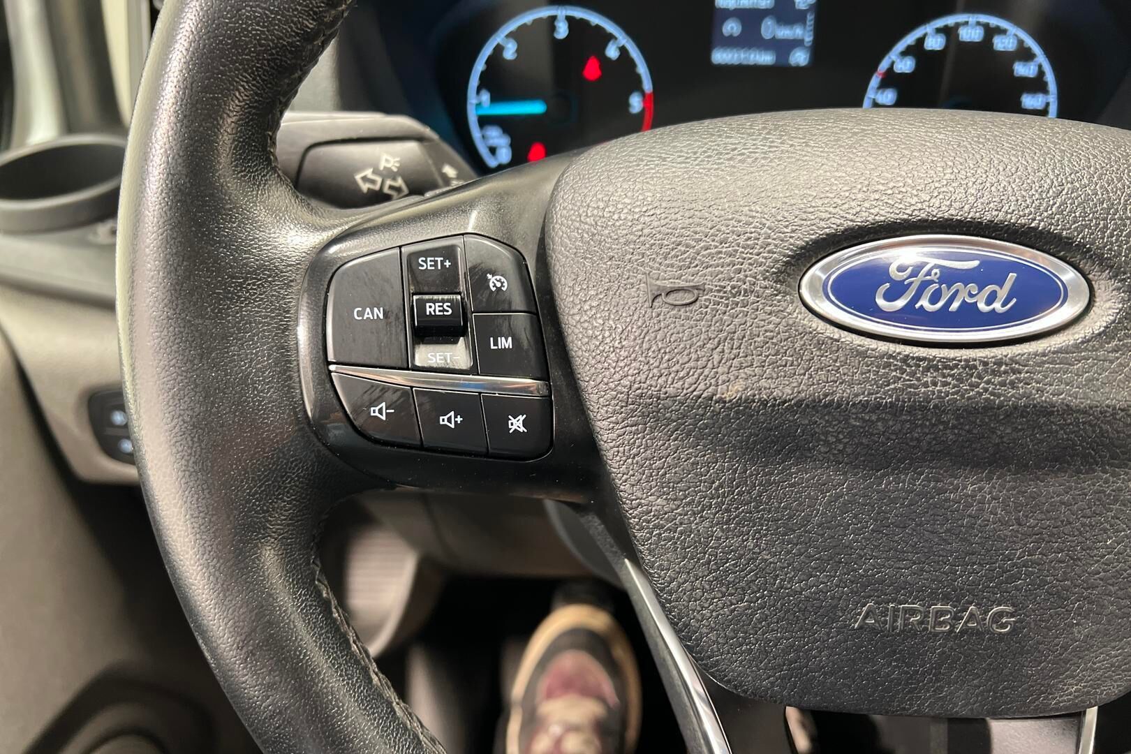 Ford Transit Custom iso kuva 23