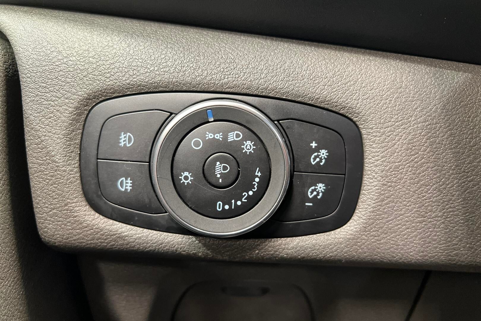 Ford Transit Custom iso kuva 24