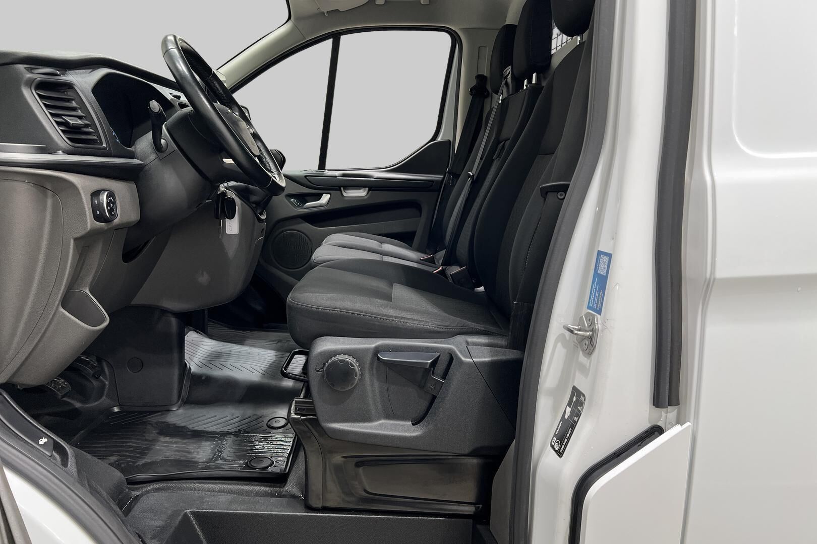 Ford Transit Custom iso kuva 9