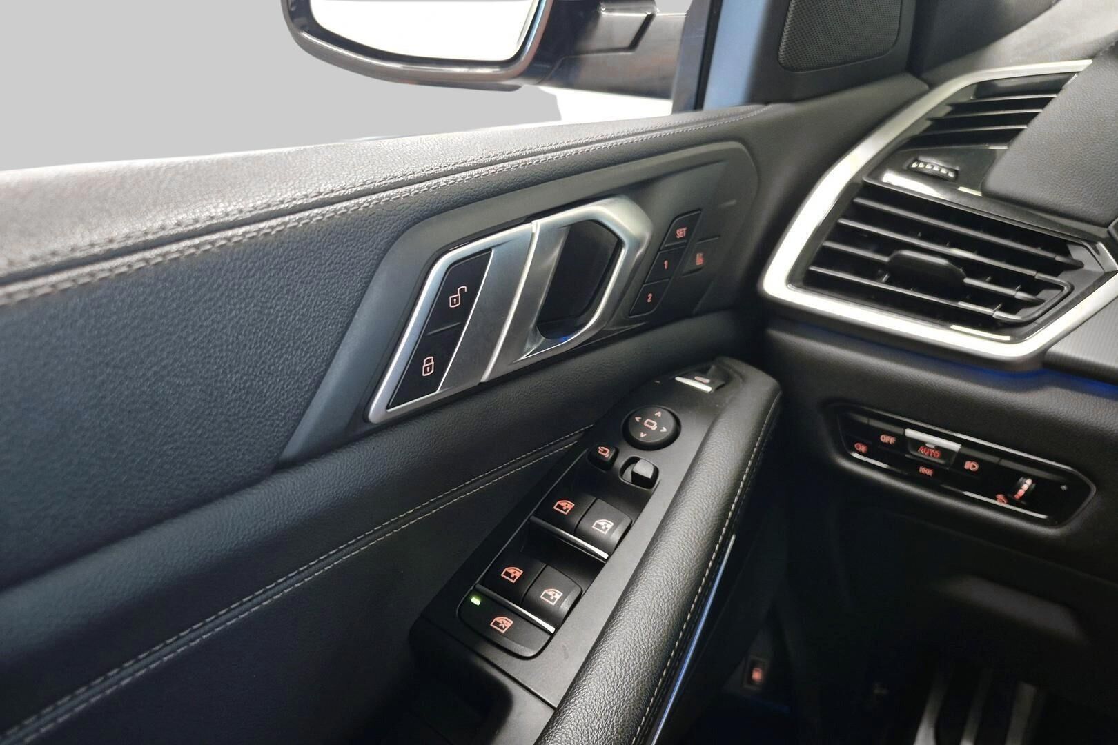 BMW X5 iso kuva 25