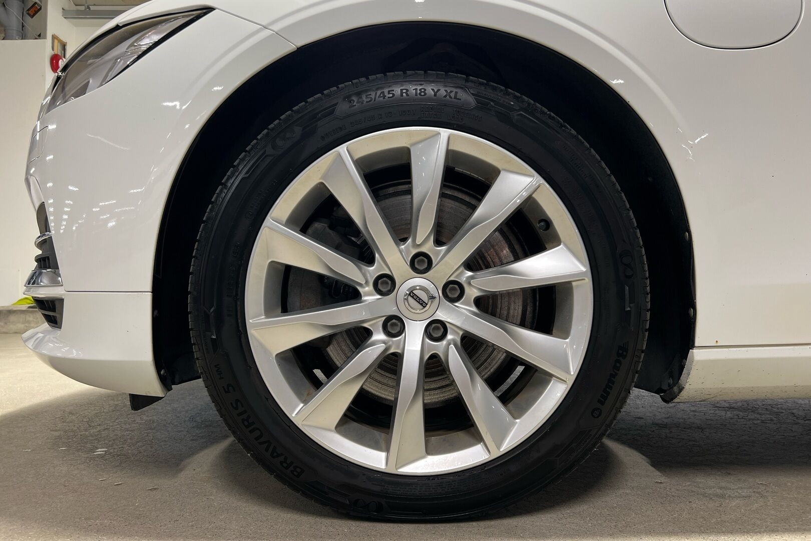 Volvo V90 iso kuva 15