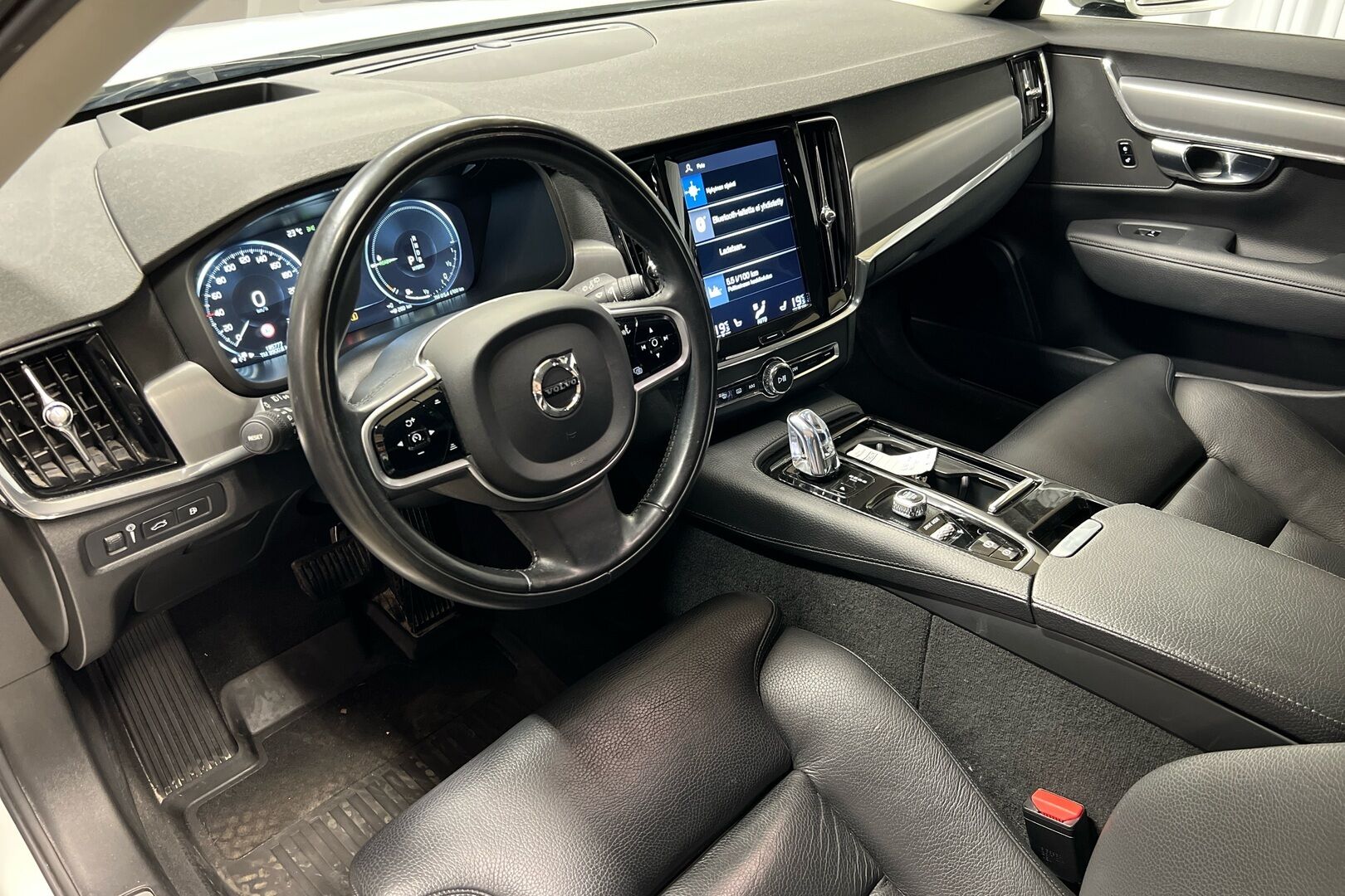 Volvo V90 iso kuva 7