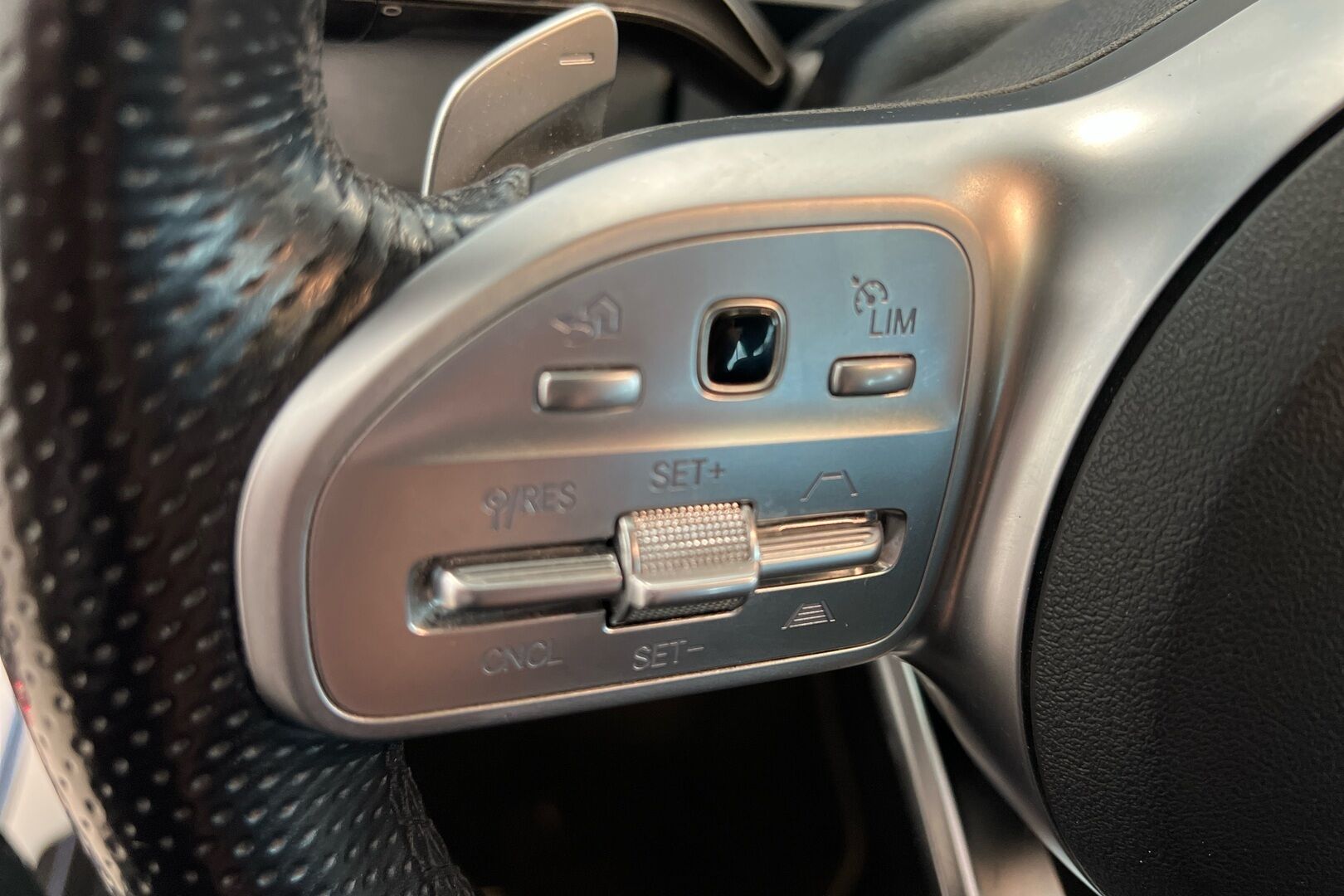 Mercedes-Benz GLE iso kuva 17