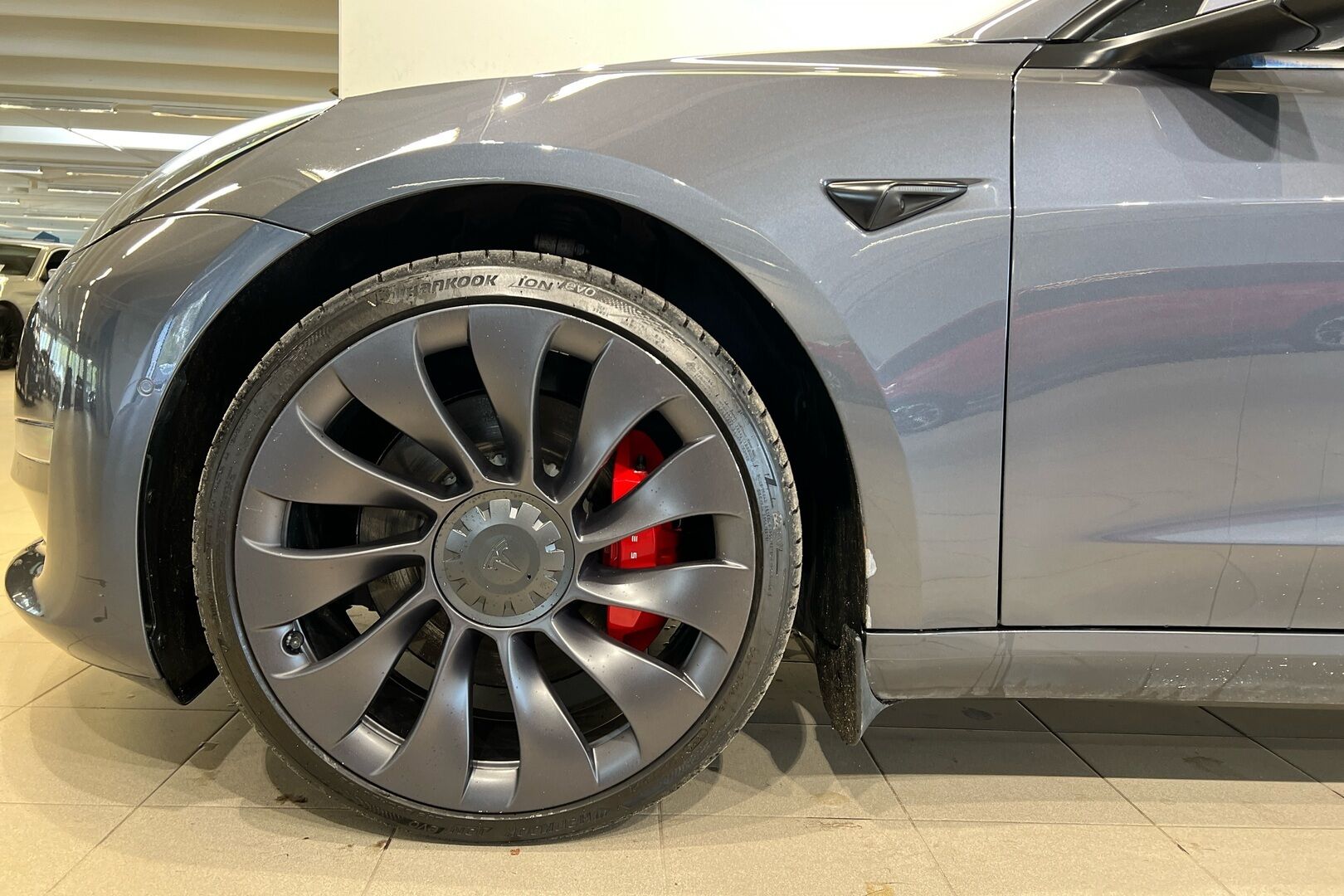 TESLA MODEL 3 iso kuva 10