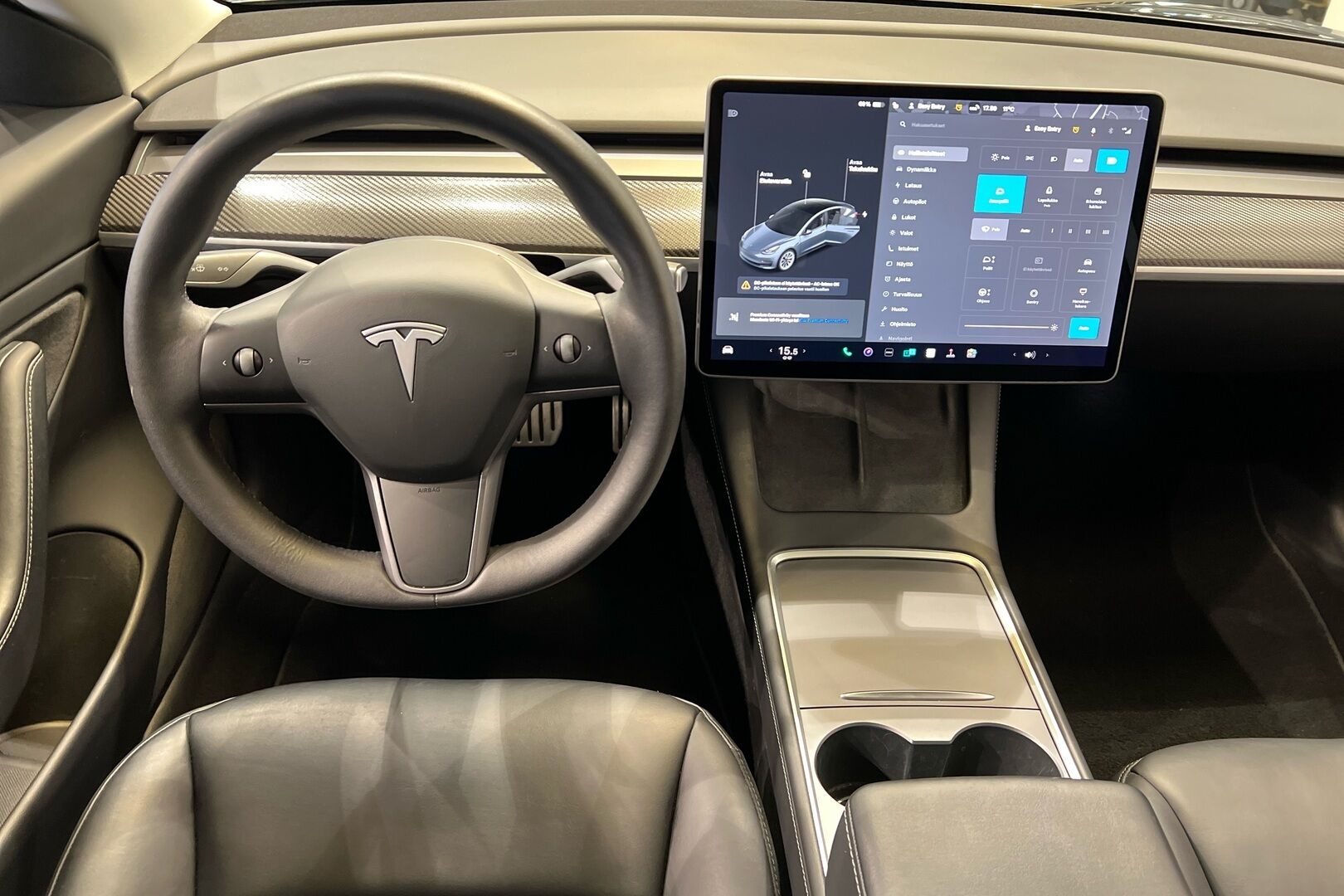 TESLA MODEL 3 iso kuva 13