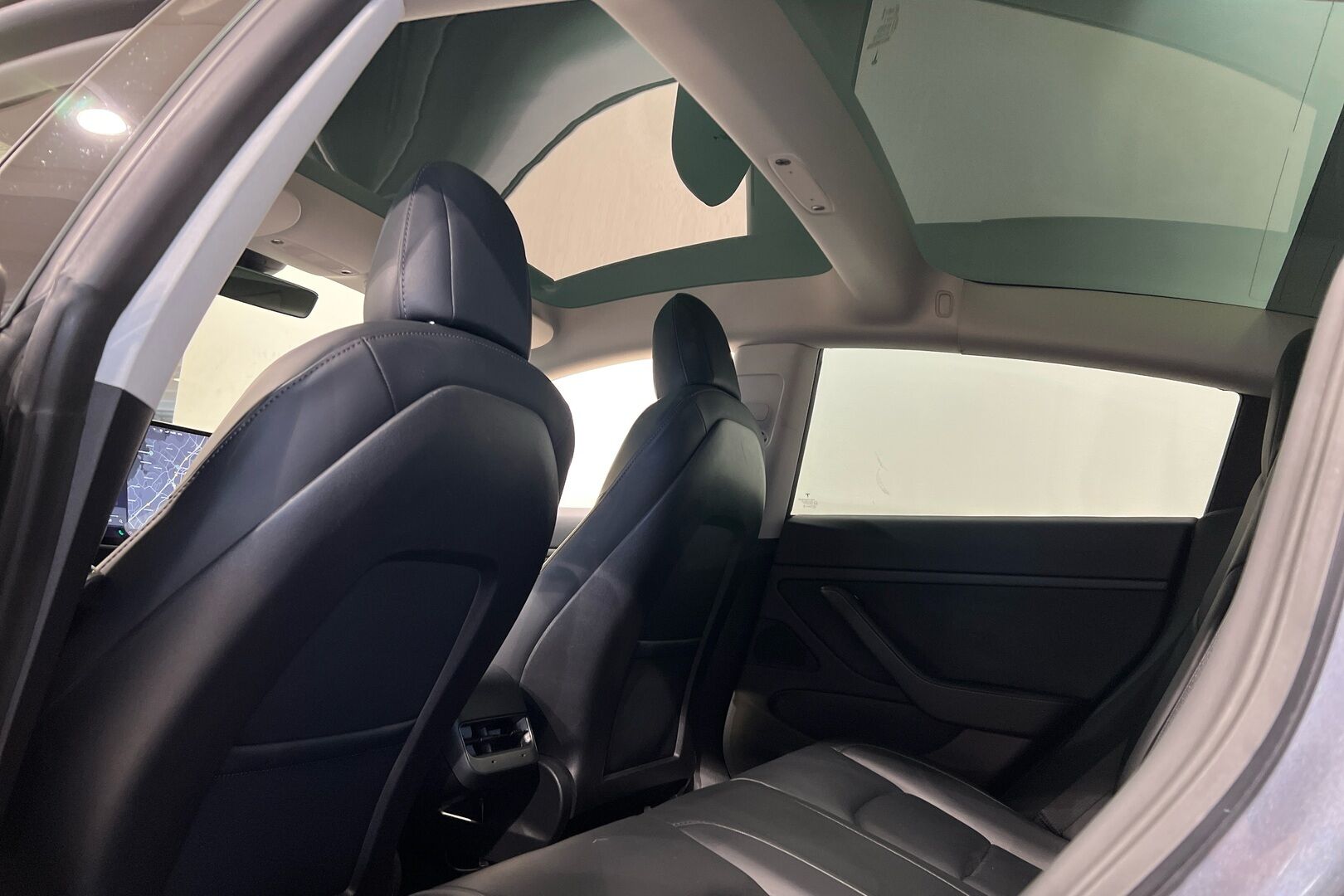 TESLA MODEL 3 iso kuva 22