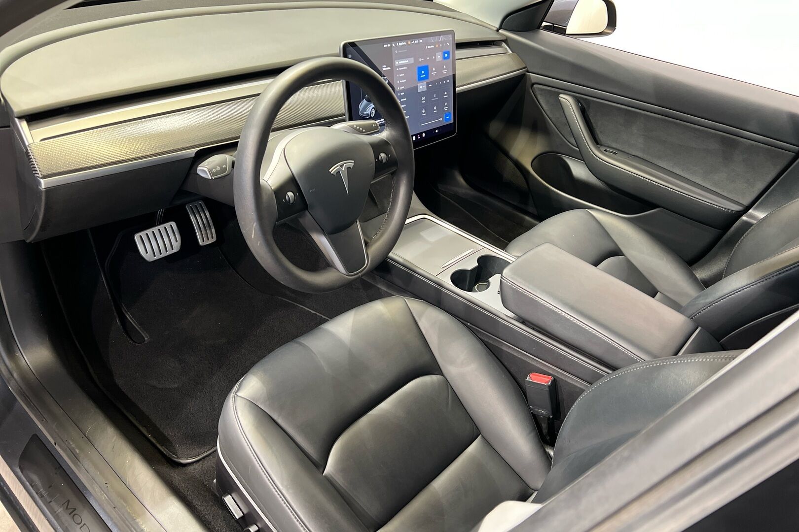 TESLA MODEL 3 iso kuva 6