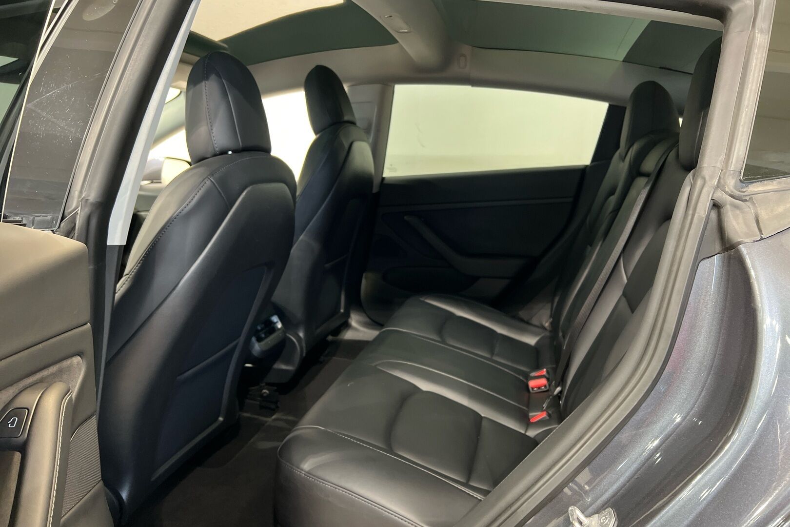 TESLA MODEL 3 iso kuva 8