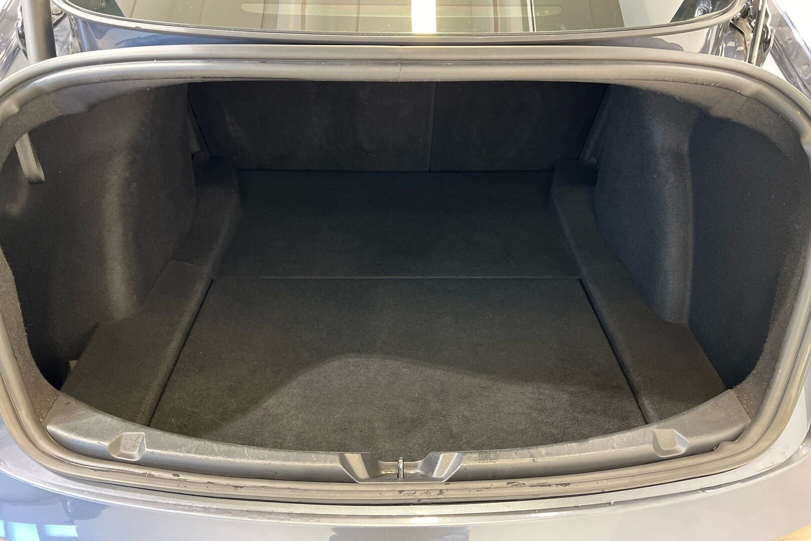 TESLA MODEL 3 iso kuva 9