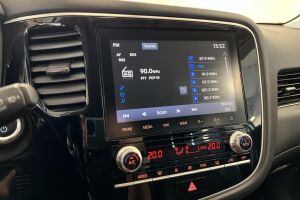 Mitsubishi Outlander PHEV esikatselu 13