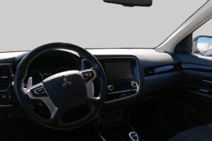 Mitsubishi Outlander PHEV esikatselu 2