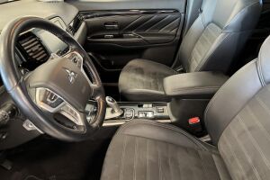 Mitsubishi Outlander PHEV esikatselu 20
