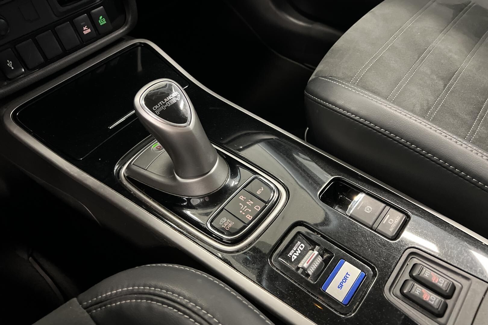 Mitsubishi Outlander PHEV iso kuva 23