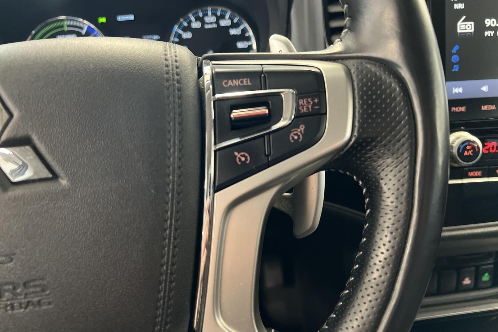 Mitsubishi Outlander PHEV iso kuva 36