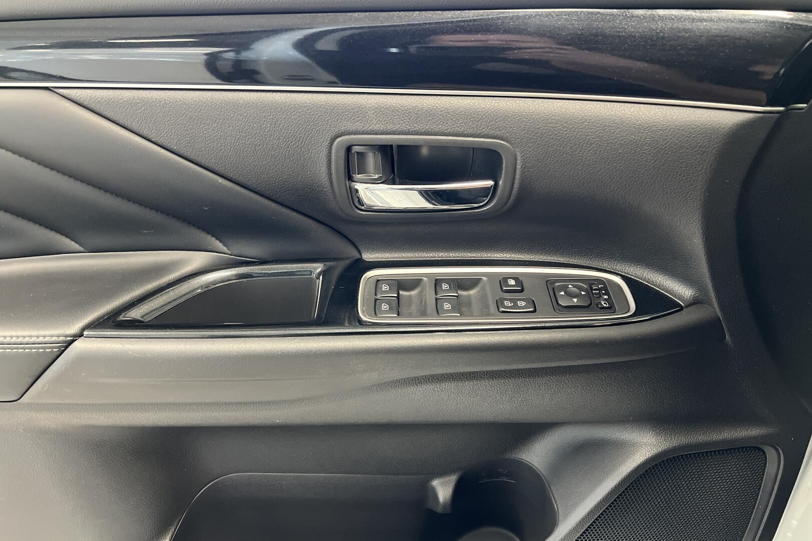 Mitsubishi Outlander PHEV iso kuva 26