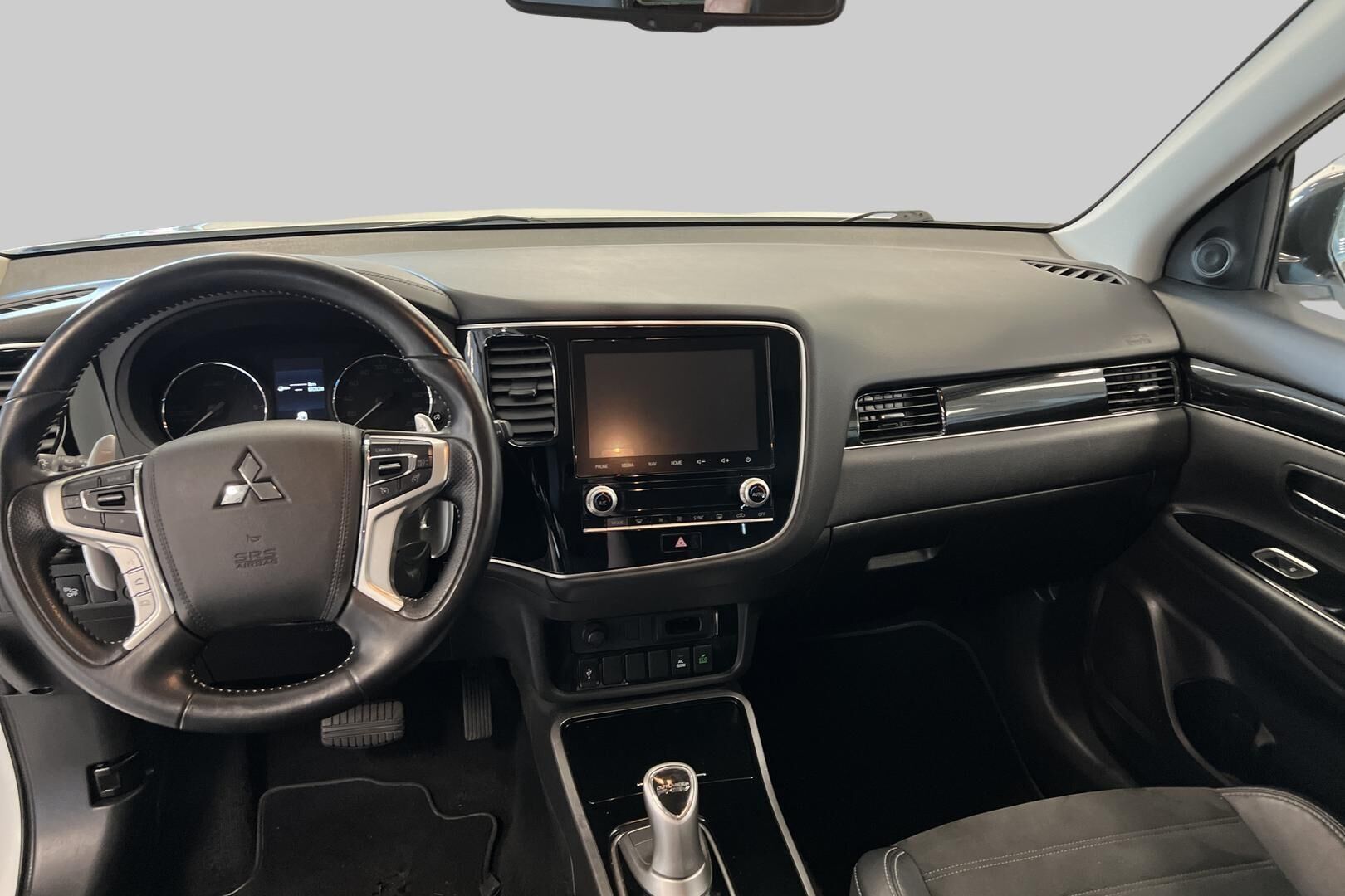 Mitsubishi Outlander PHEV iso kuva 8