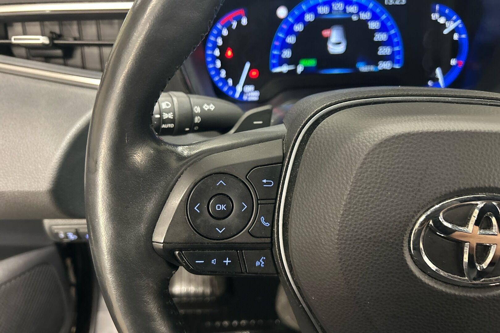 Toyota Corolla iso kuva 12