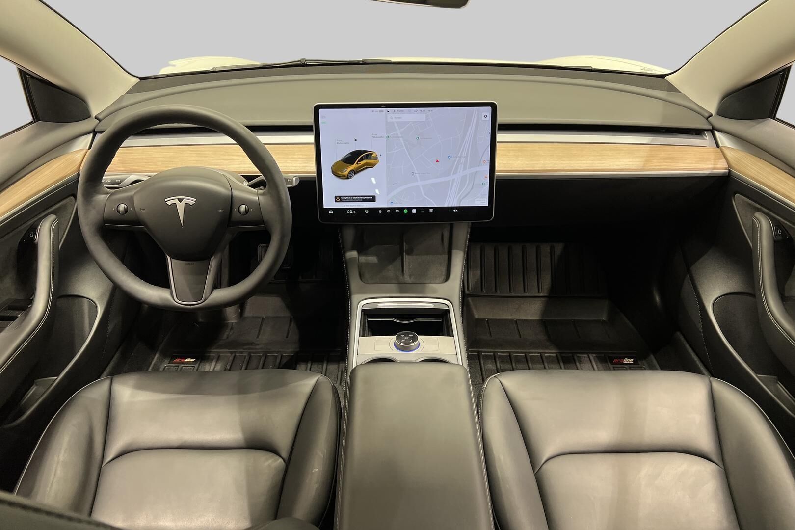 Tesla Model 3 iso kuva 5