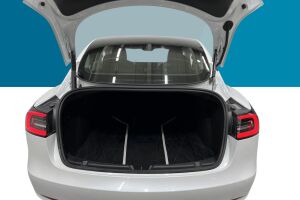 Tesla Model 3 esikatselu 23