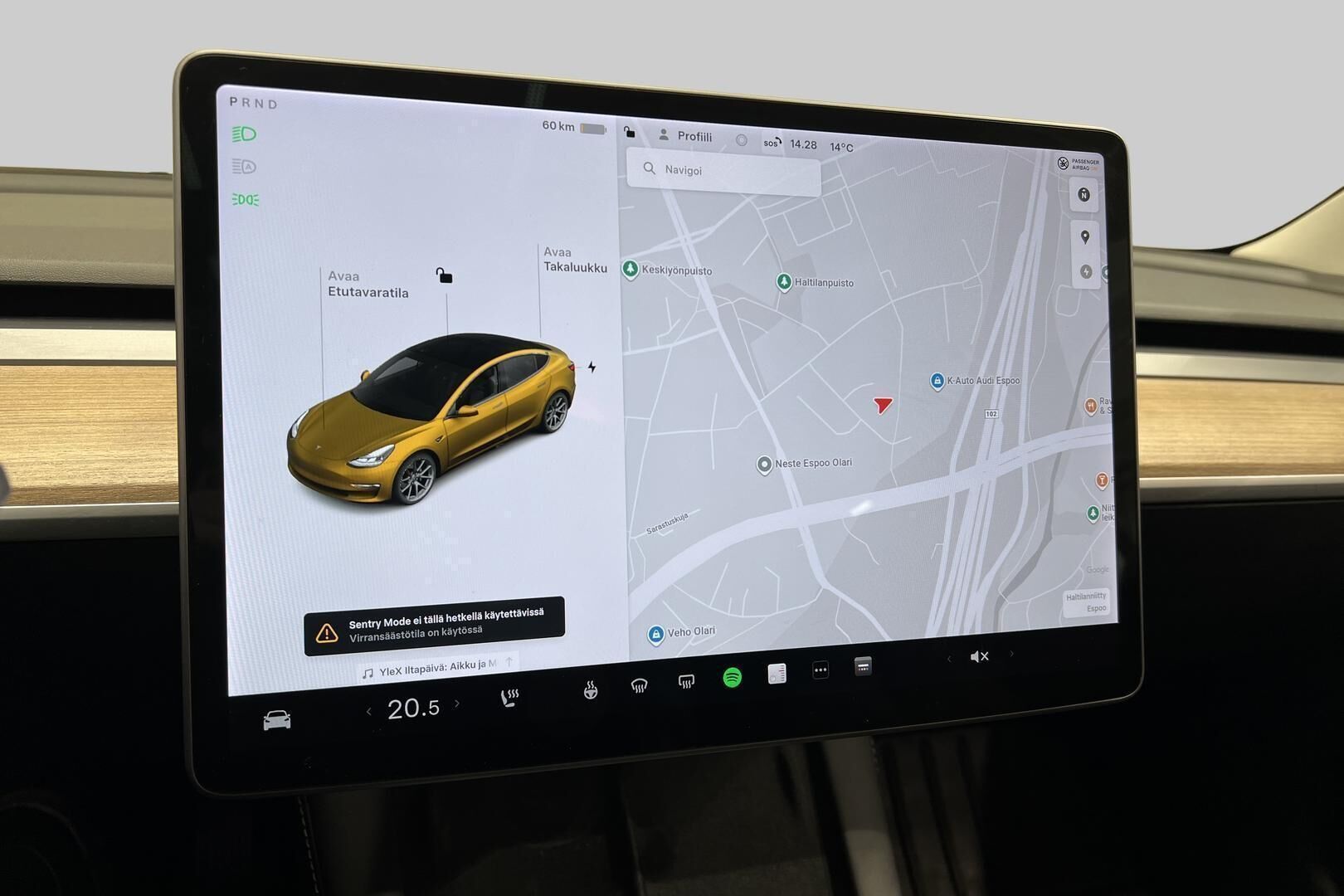 Tesla Model 3 iso kuva 12