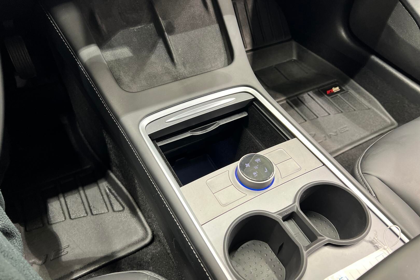 Tesla Model 3 iso kuva 18