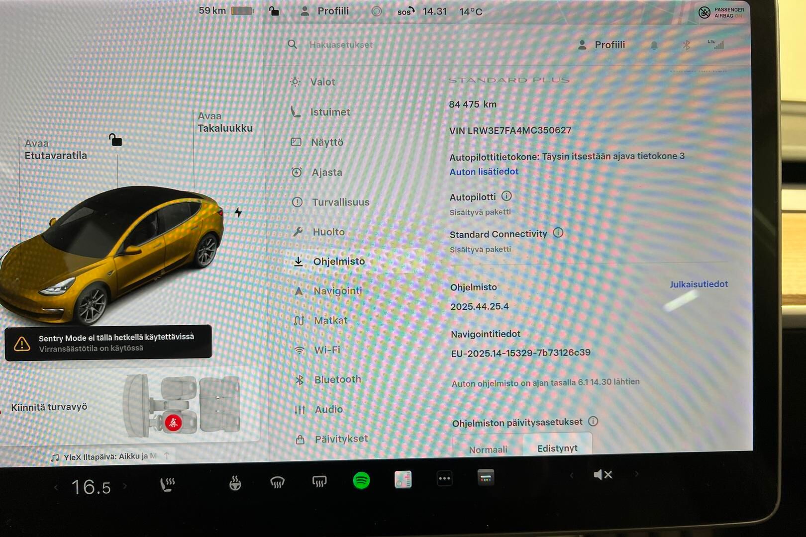 Tesla Model 3 iso kuva 26