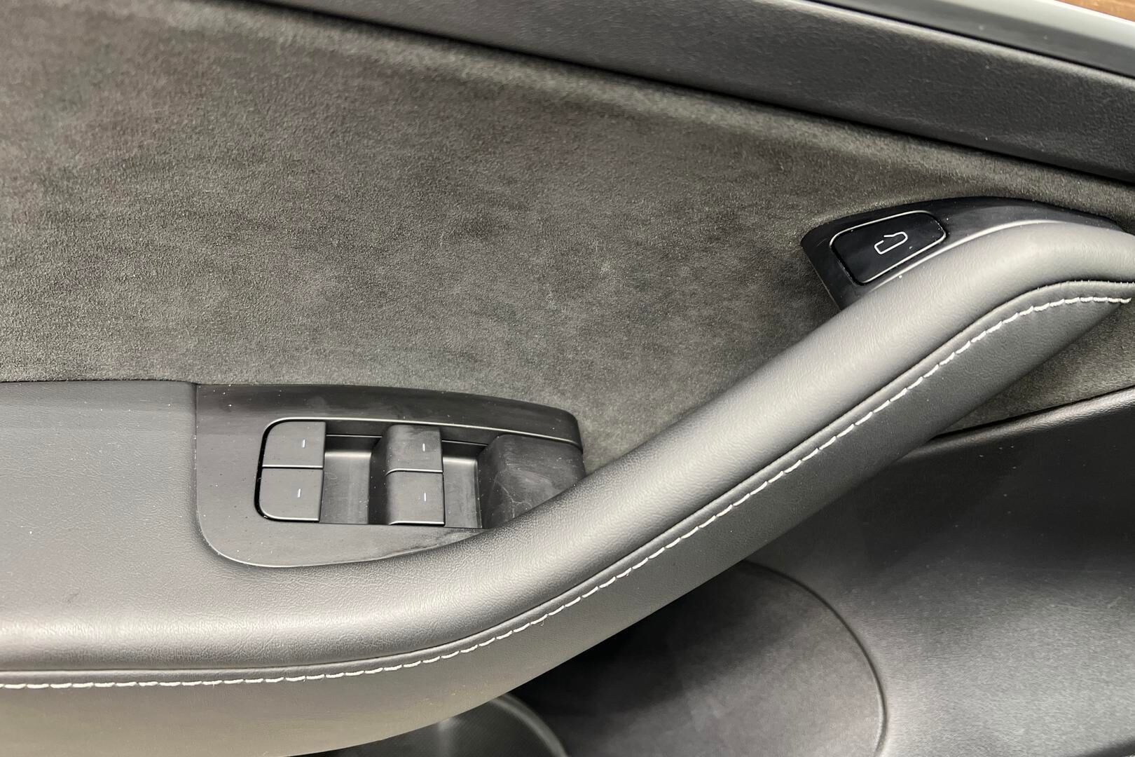 Tesla Model 3 iso kuva 13