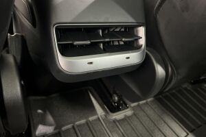 Tesla Model 3 esikatselu 23