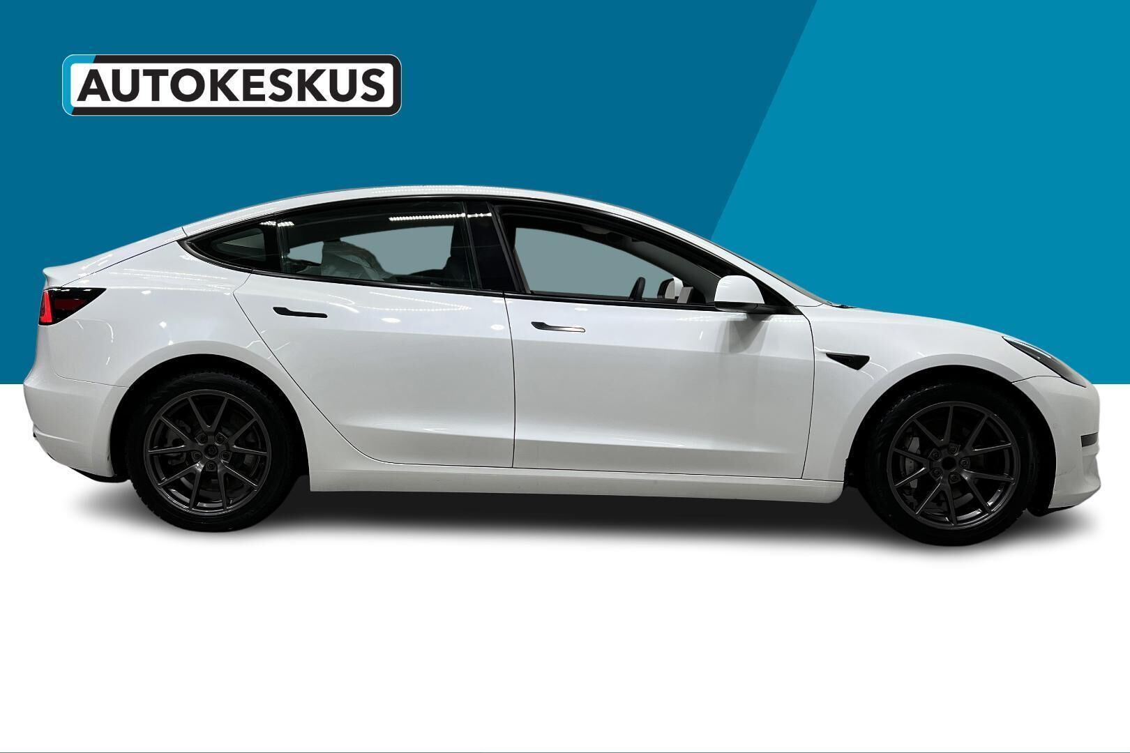 Tesla Model 3 iso kuva 19